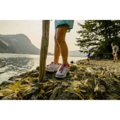 Columbia Big Kid's Drainmaker III Shoes Past Season|-|Chaussures Drainmaker III Grand Enfant Saison Précédente -Columbia Shop COL 1594311 7E 7ELifestyle 20Two